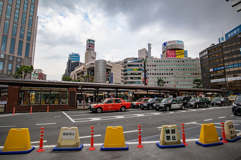 横浜駅西口のバスターミナル
